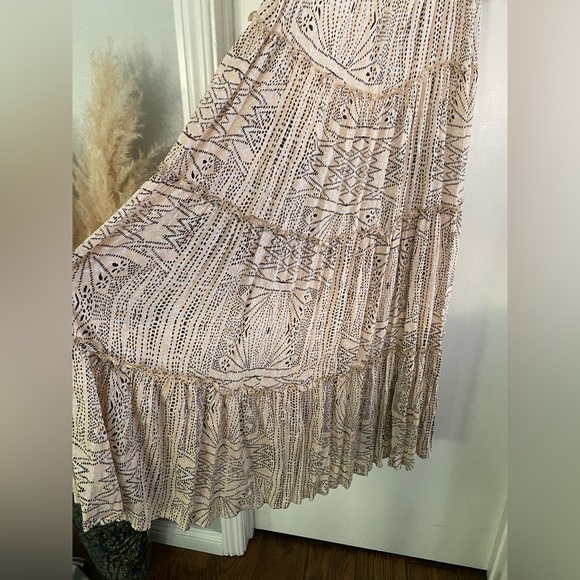 Woman’s dress - Picture 7 of 7